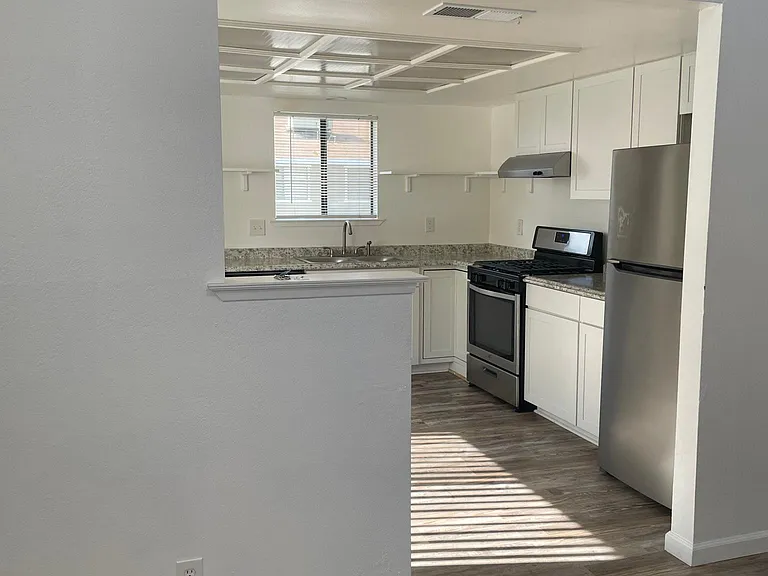 241 W Tulare Ave #D — Photo 13