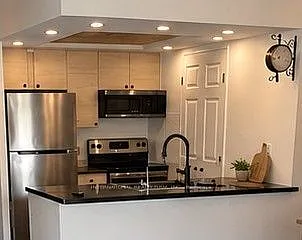 285 Enfield Pl — Photo 3