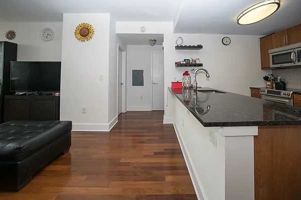 Sold by Nestseekers | media 3