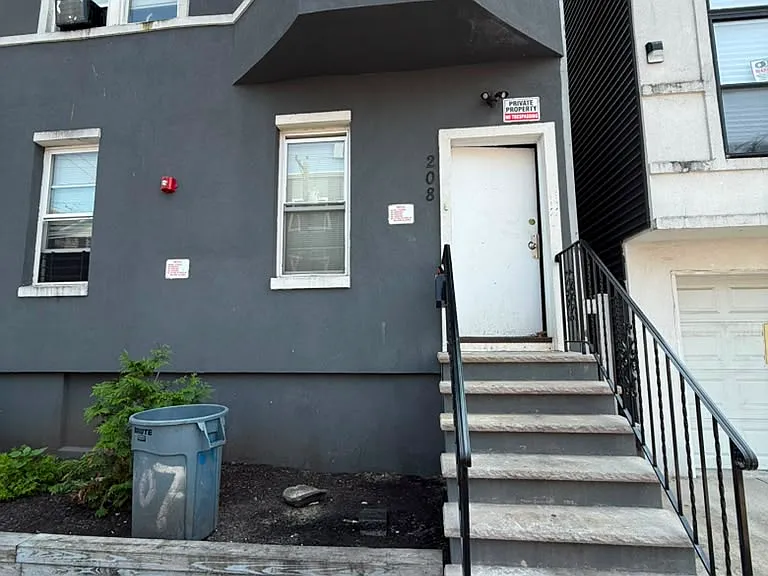 208 Governor St #3R — Photo 1