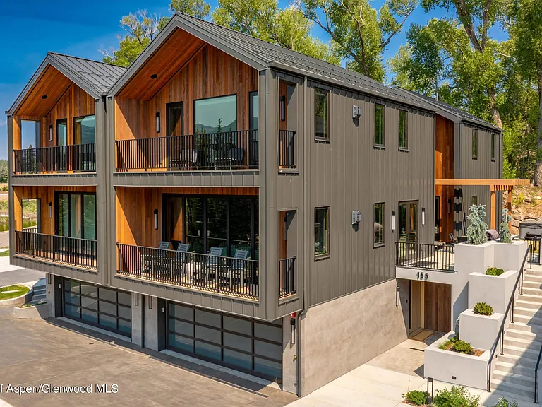 155 Lakeview Dr — Photo 8