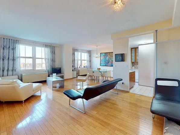 45 Oceana Dr #7E, Brooklyn, NY 11235