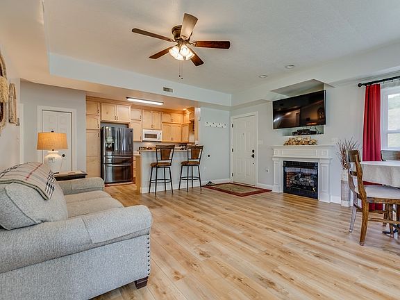 5th image of 98 Gardenside Blvd