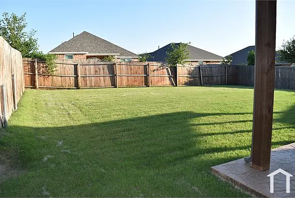 411 Paddock Ln — Photo 16