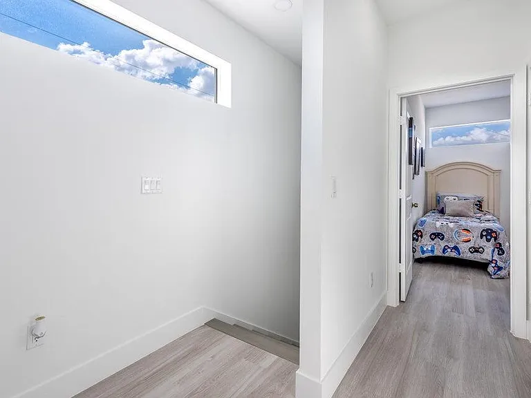 411 NW 12th Ave — Photo 18