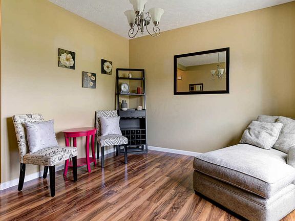 5th image of 1443 Galway Bend Dr N