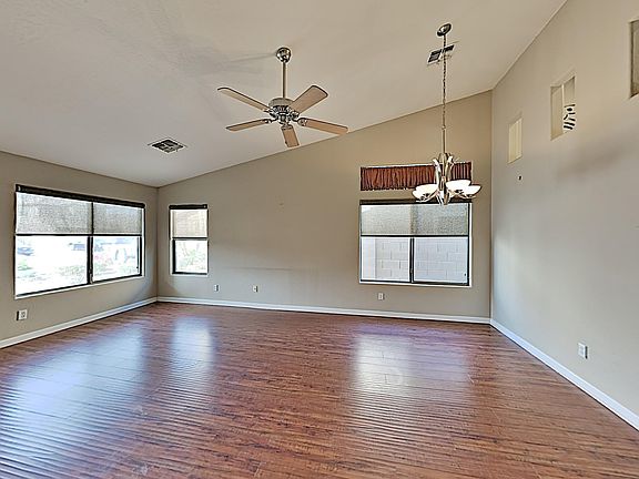 3rd image of 25526 W Pioneer St