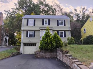 1132 Trout Brook Dr, West Hartford, CT 06119