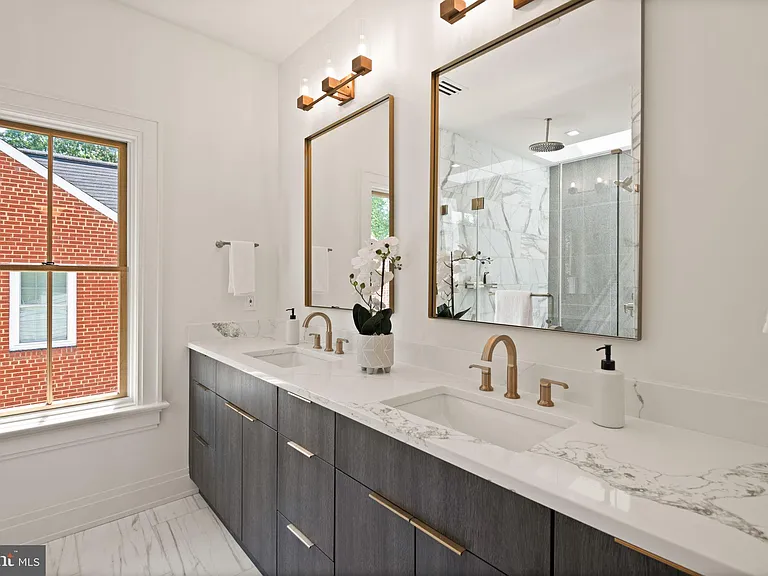 5022 Cathedral Ave NW — Photo 26
