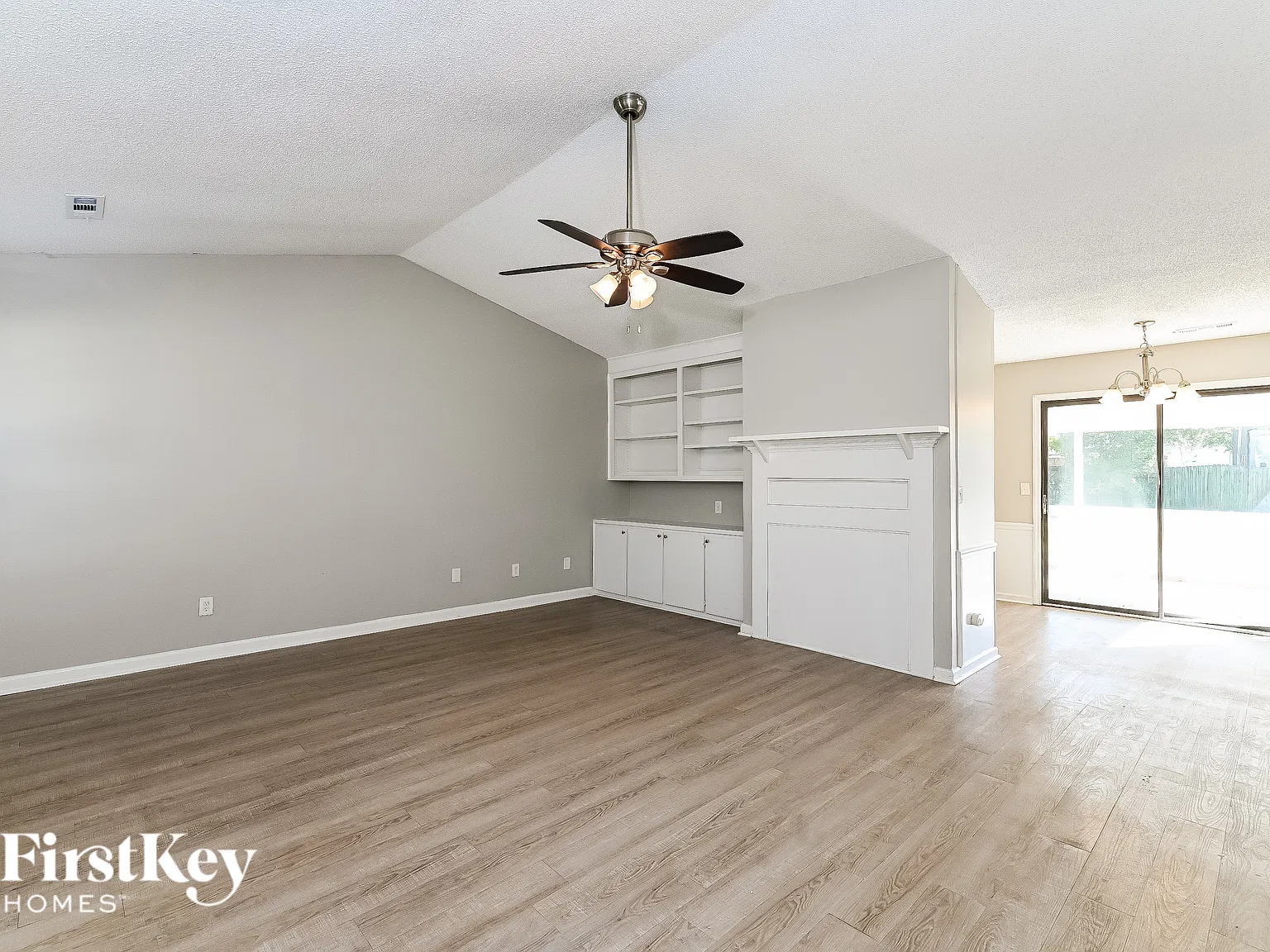 3 bed, 2.0 bath, 1428 sqft, $2,295 — Photo 3