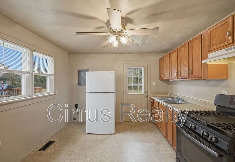 1 Shelby St — Photo 8