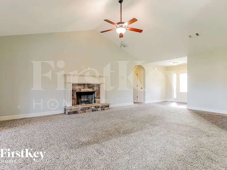 1028 Lake Vista Dr — Photo 3