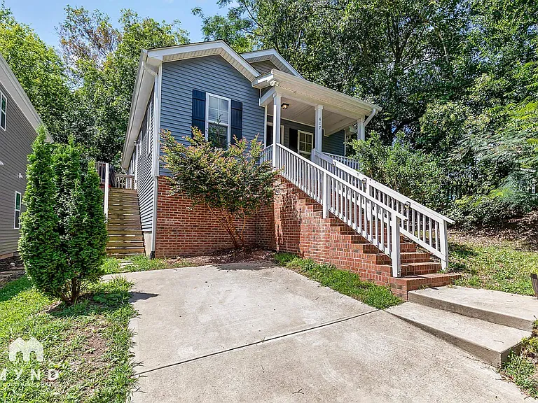 417 E Hinton St — Photo 2