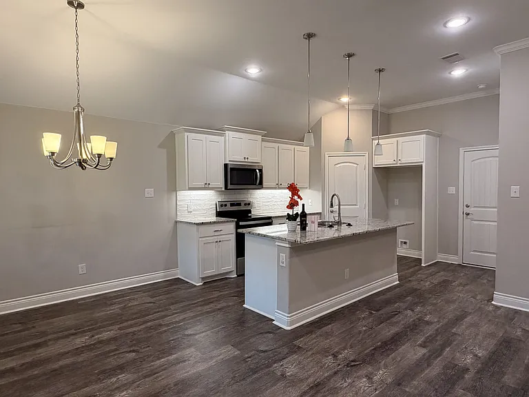 802 Tippit Ln — Photo 3