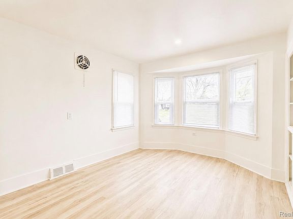 5th image of 17388 Teppert St