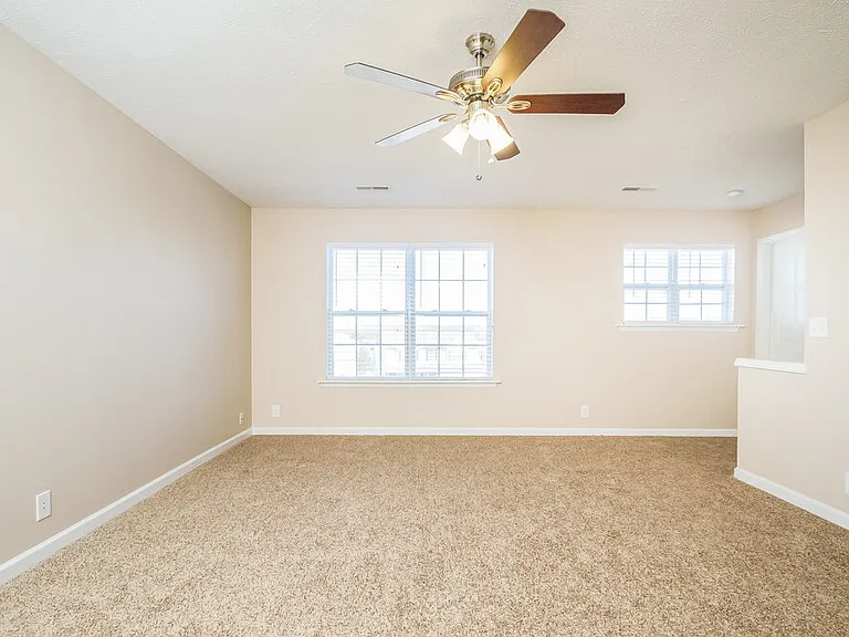 408 Glenmore Ct — Photo 9