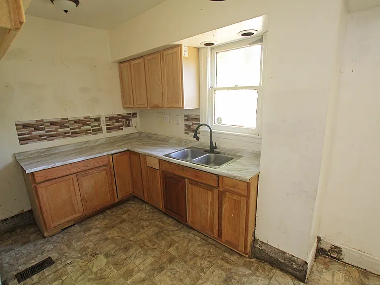 225 Lexington Ave — Photo 4