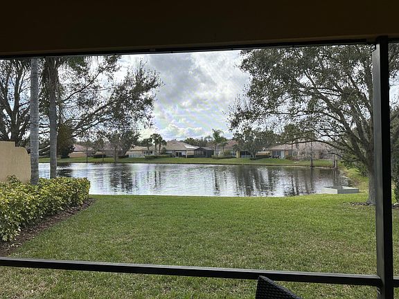 5th image of 11712 Eagle Ray Ln