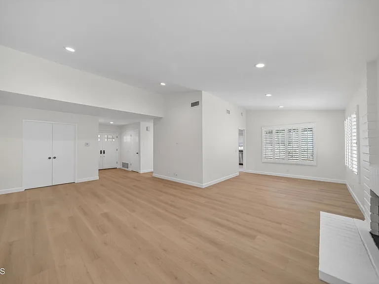 1502 Briarglen Ave — Photo 9