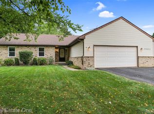 59652 Sunridge Dr, New Hudson, MI