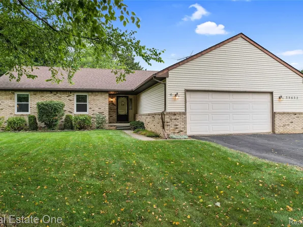 59652 Sunridge Dr, New Hudson, MI 48165