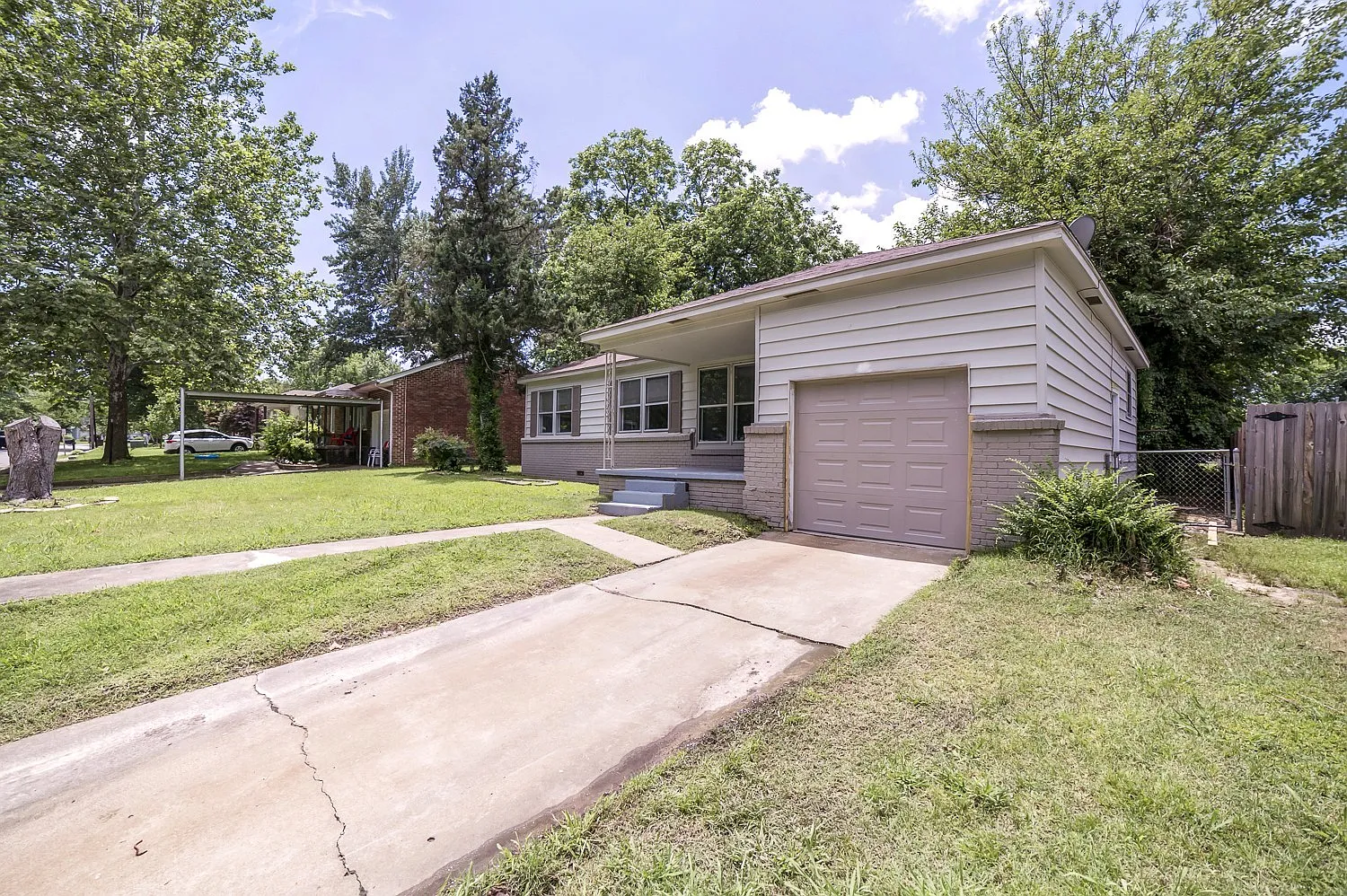 3 Bed | 1 Bath in Broken Arrow! — Photo 3