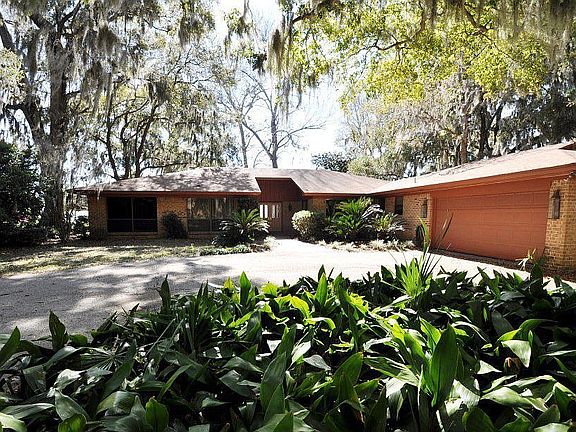 3rd image of 2202 Larida Ln