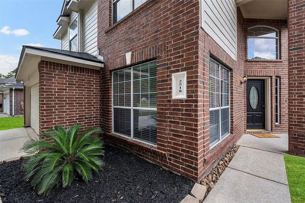 3 bed, 2.5 bath, 2654 sqft, $2,250 — Photo 2
