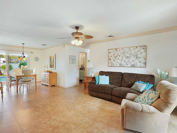 4th image of 115 SE 14 Place