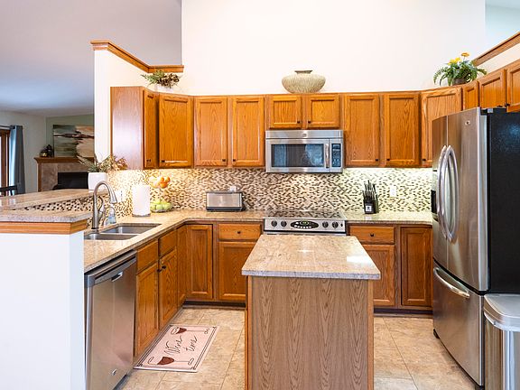 3rd image of 1001 Ironwood Cir NW