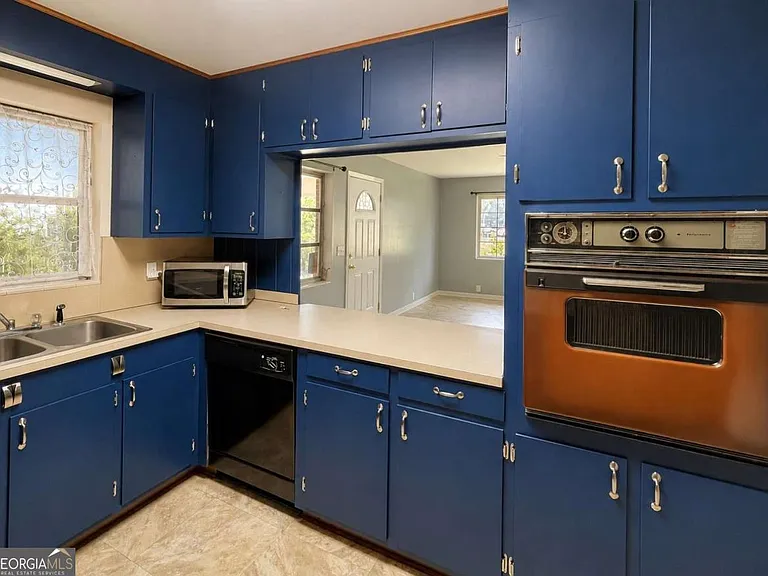 504 Bowen St — Photo 17