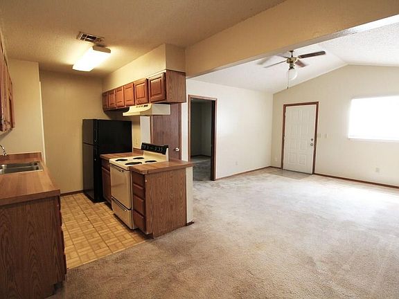 4th image of 713 NE 11th St