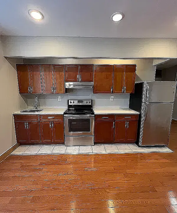 340 Webster Ave #2C