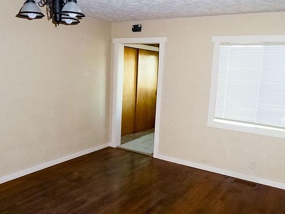 entryway into dining room