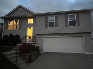15831 Blackwalnut St, Omaha, NE 68136