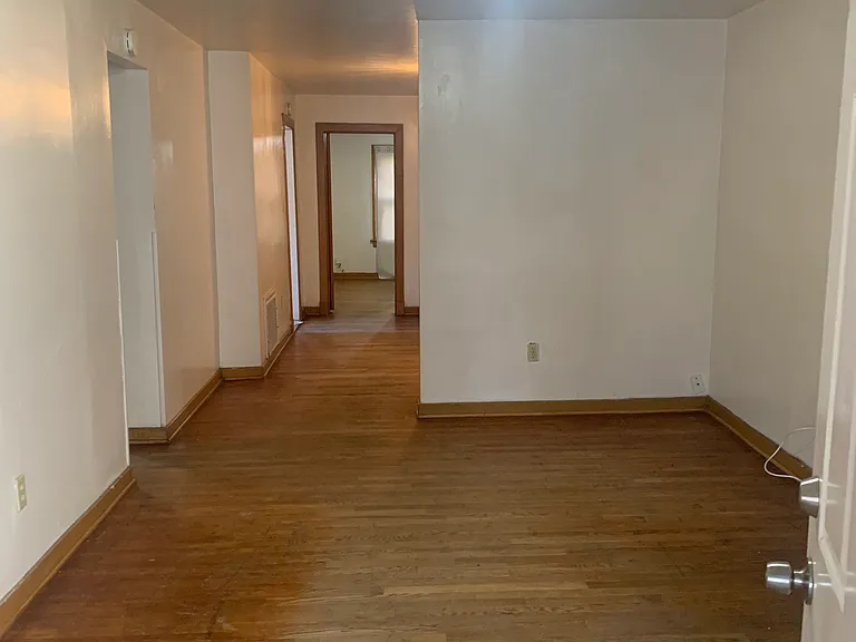1539 Lister Ave — Photo 6
