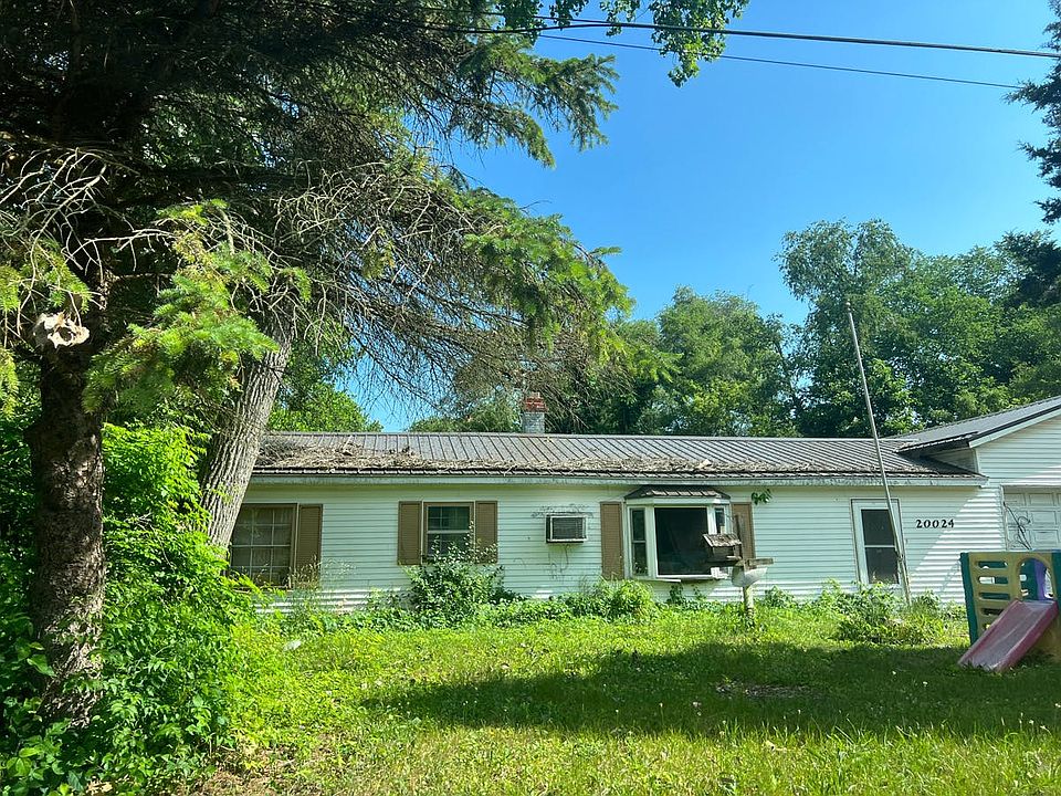 1st image of 20024 Wooddale Ave