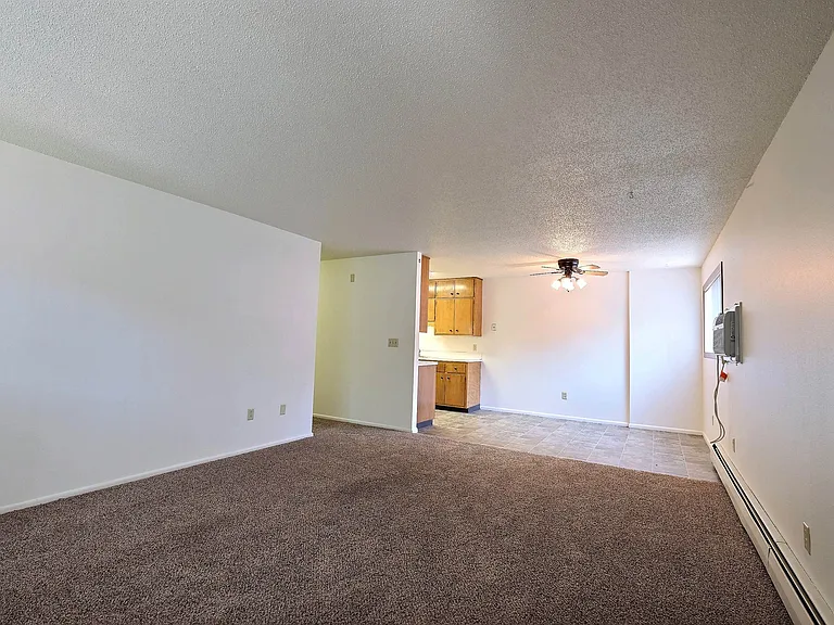 Fargo, ND Emerald Apartments | Living