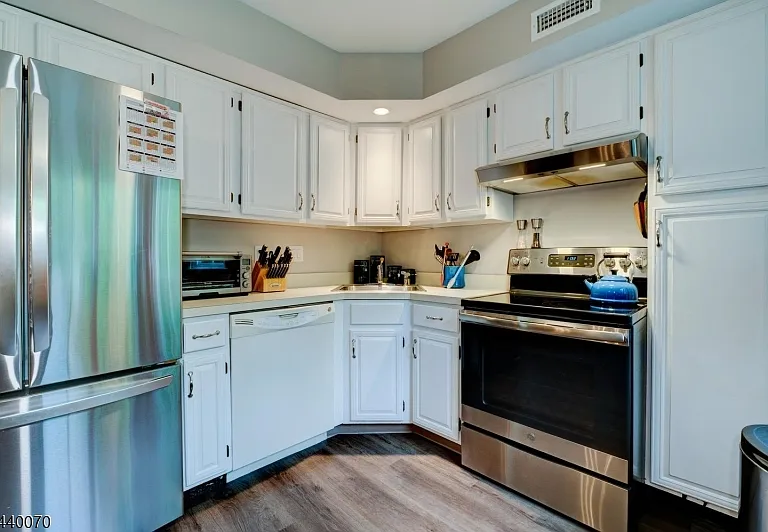 78 Wendover Ct — Photo 12