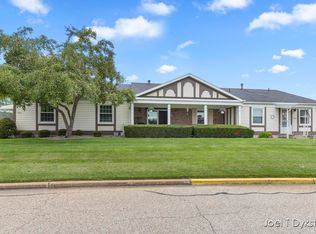 7805 Coachman Ln, Jenison, MI 49428