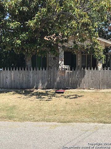 1st image of 319 Grenet St