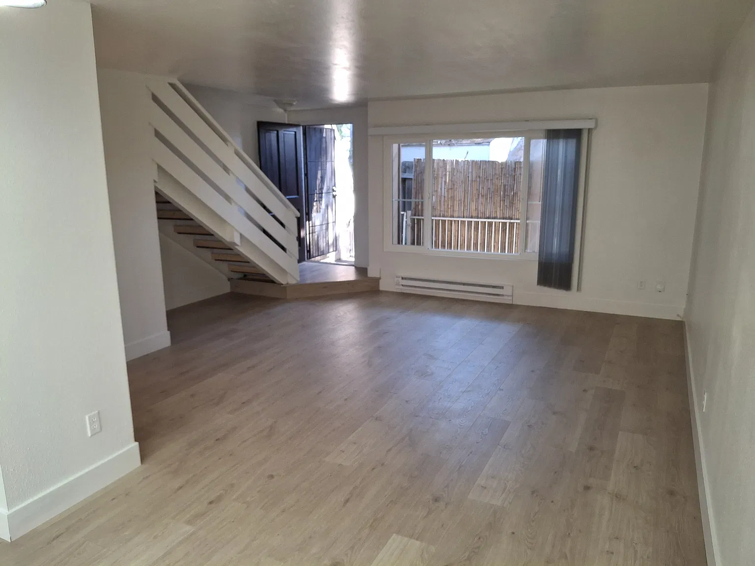 2 bed, 1.5 bath, 940 sqft, $3,420 — Photo 2