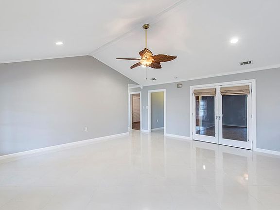 3rd image of 514 Ebony Ln