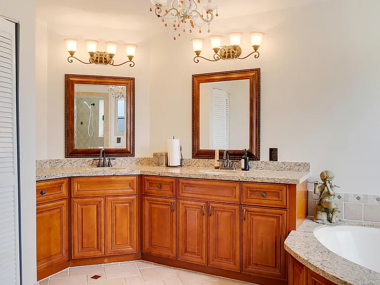 2070 Chagall Cir — Photo 45