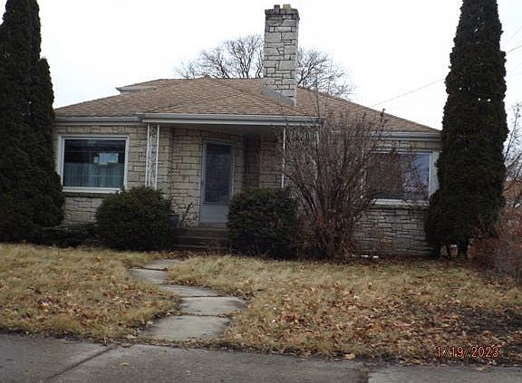 2nd image of 3121 S 33rd St