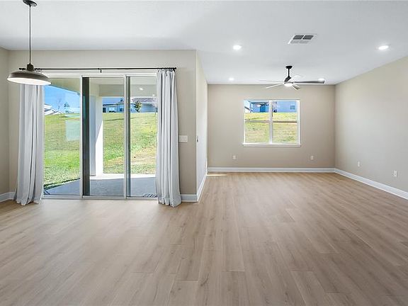 3rd image of 4418 Lions Gate Ave