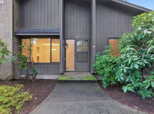 17 Westbrook Way, Eugene, OR 97405