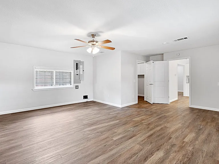 1316 Edgefield Dr — Photo 9
