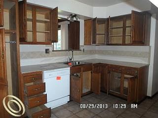 3rd image of 415 N Hanlon St
