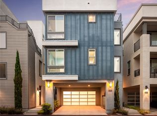 1052 Hampton Dr, Costa Mesa, CA 92627